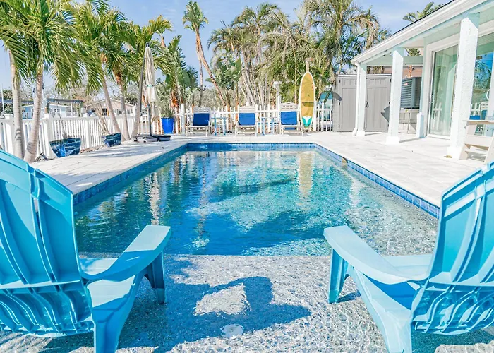 Waterfront Family Compound - Free Golf Cart, Paddleboards, Heated Pool, Golden Tee 2025 Arcade Game Ferienhaus Clearwater Beach
