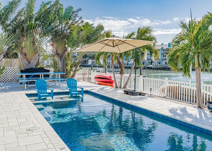 Waterfront Family Compound - Free Golf Cart, Paddleboards, Heated Pool, Golden Tee 2025 Arcade Game Clearwater Beach
