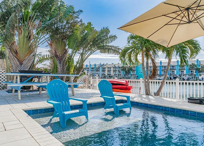 Ferienhaus Waterfront Family Compound - Free Golf Cart, Paddleboards, Heated Pool, Golden Tee 2025 Arcade Game *