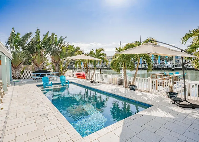 Waterfront Family Compound - Free Golf Cart, Paddleboards, Heated Pool, Golden Tee 2025 Arcade Game Clearwater Beach