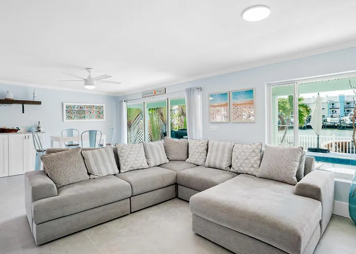 Waterfront Family Compound - Free Golf Cart, Paddleboards, Heated Pool, Golden Tee 2025 Arcade Game