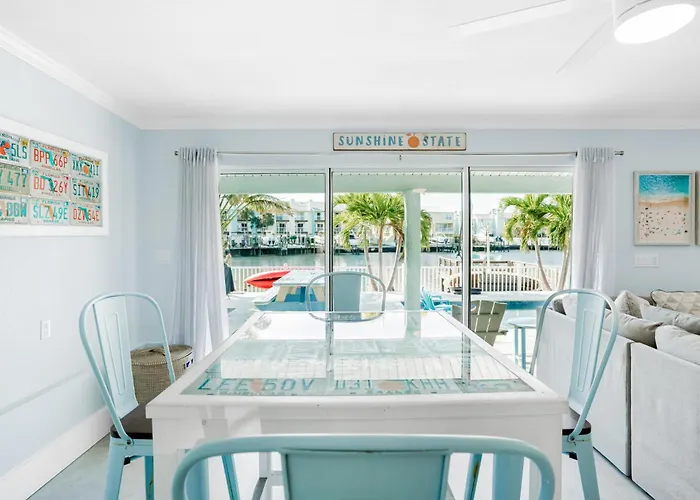Waterfront Family Compound - Free Golf Cart, Paddleboards, Heated Pool, Golden Tee 2025 Arcade Game Ferienhaus Clearwater Beach