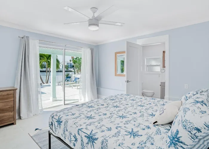 Waterfront Family Compound - Free Golf Cart, Paddleboards, Heated Pool, Golden Tee 2025 Arcade Game Clearwater Beach