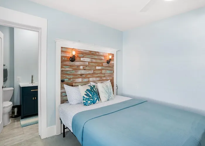 Waterfront Family Compound - Free Golf Cart, Paddleboards, Heated Pool, Golden Tee 2025 Arcade Game * Clearwater Beach